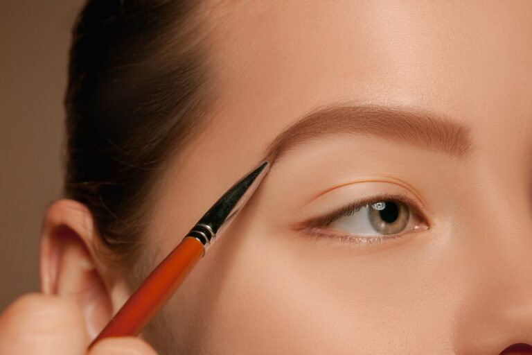 come disegnare sopracciglia